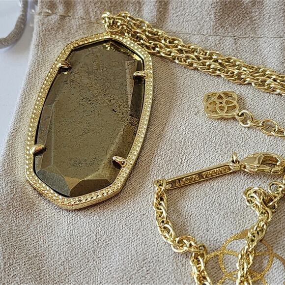 KENDRA SCOTT PYRITE AND GOLD RAE NECKLACE - Picture 3 of 9